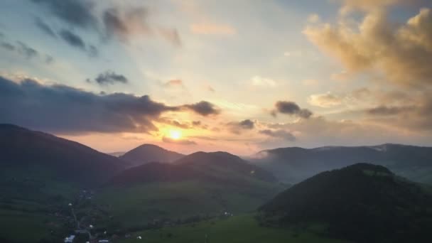 Kleurrijke Zonsondergang Groene Natuur Luchtfoto Time Lapse — Stockvideo