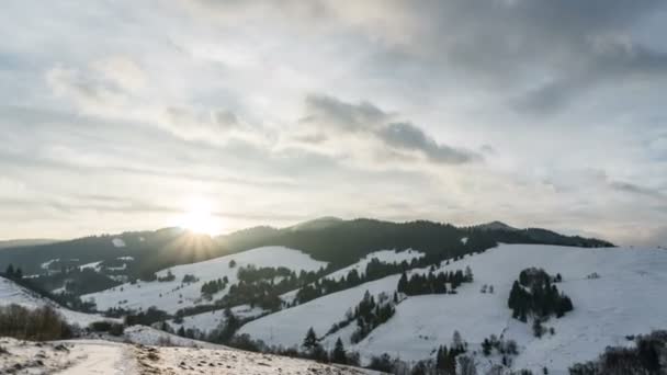 Sorge Inverno Sulla Natura Innevata Time Lapse Inclinare Pan — Video Stock