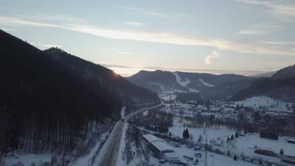 Flygfoto Över Solnedgång Över Hög Sätt Vinter — Stockvideo