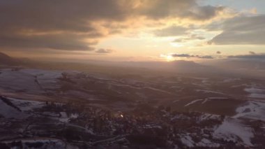 Günbatımı kırsal ülke üzerinden hava panoramik manzaralı
