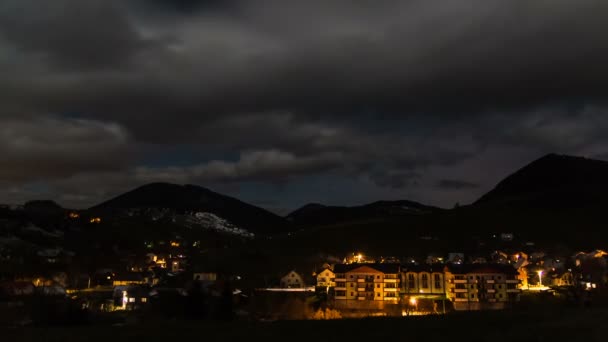 夜の農村風景を移動する雲 — ストック動画