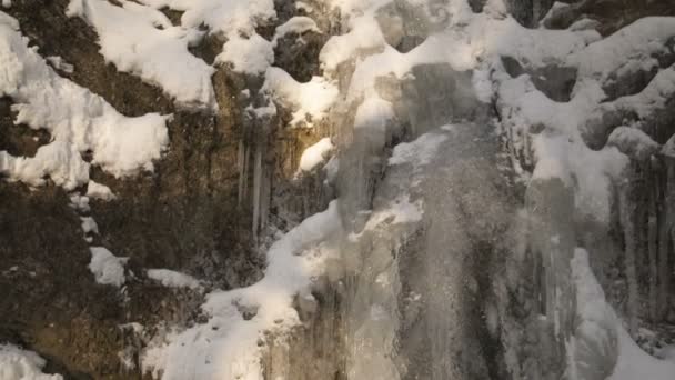 Bevroren Waterval Stream Koude Winter — Stockvideo