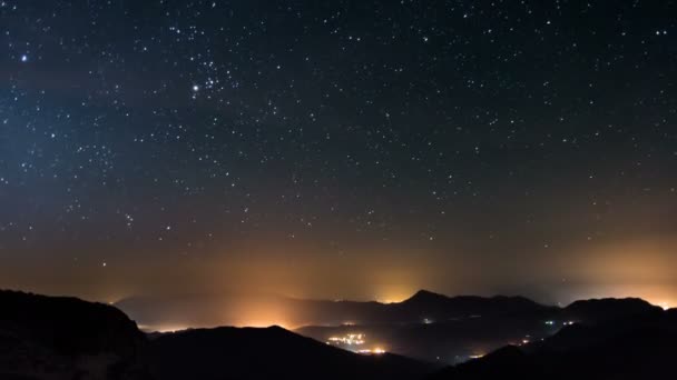 Noite Estrelada Montanhas Lapso Tempo Estrelas Mover Pelo Campo Noite — Vídeo de Stock