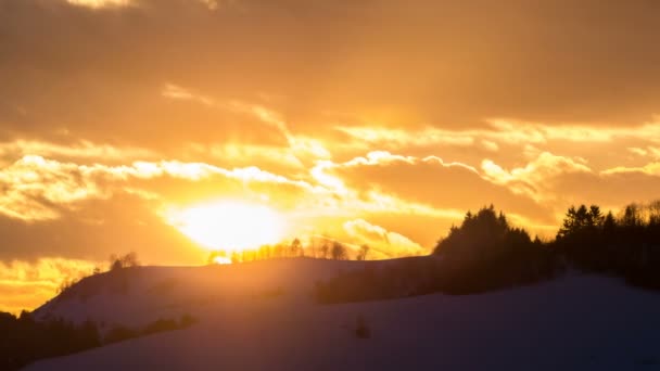 Goldener Sonnenuntergang Über Der Landschaft Zeitraffer — Stockvideo