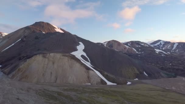 Flyga Till Den Vulkaniska Toppen Blahnukur Island Natur — Stockvideo