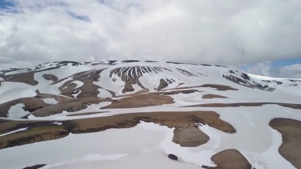 Letecký Pohled Zasněžené Sopečné Hory — Stock video