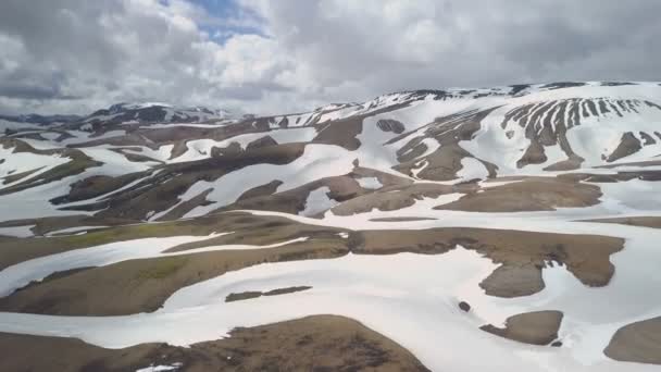 Flygfoto Över Snöiga Vulkaniska Berg Island — Stockvideo