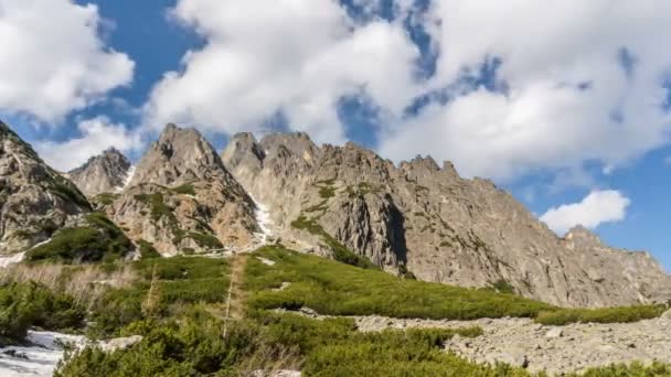 Güneşli Bir Gün Zaman Atlamalı Dağlarda Alpler Üzerinden Hareket Bulutlar — Stok video