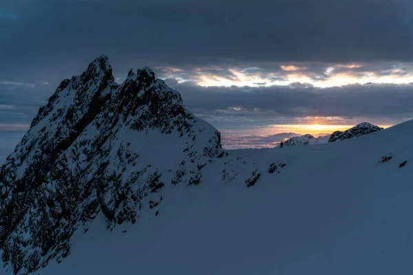 Noite Pôr Sol Colorido Montanhas Nevadas Inverno Eslováquia High Tatras — Fotografia de Stock
