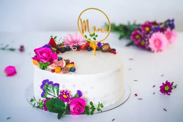 Sweet White Cheesecake Torte Fresh Fruits Rose Flowers White Wooden — Stock Photo, Image