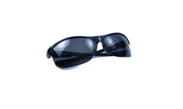 Módní černé stylovém letní sluneční brýle izolovaných na bílém pozadí — Stock fotografie