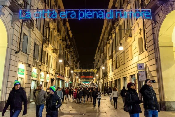 Julbelysning i Turin, Italien — Stockfoto