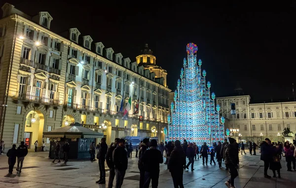 Vánoční strom a na hlavní náměstí v Turíně, Itálie — Stock fotografie