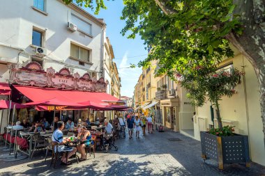 Sokak Görünümü'nde Antibes eski şehir, Fransa