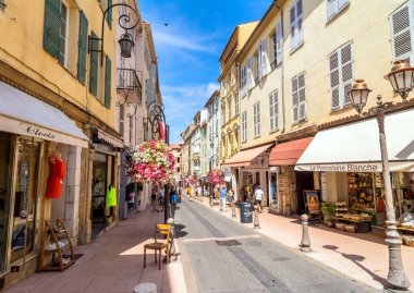 Sokak Görünümü'nde Antibes eski şehir, Fransa