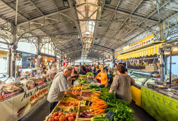 Cours Massena Provençaalse markt in de oude stad, Antibes. — Stockfoto