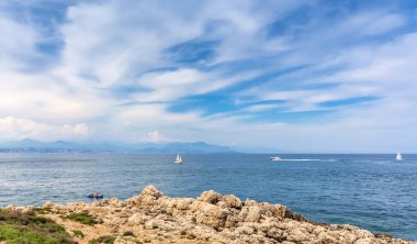 Cap d'Antibes, Antibes yuvasından üzerinde göster.