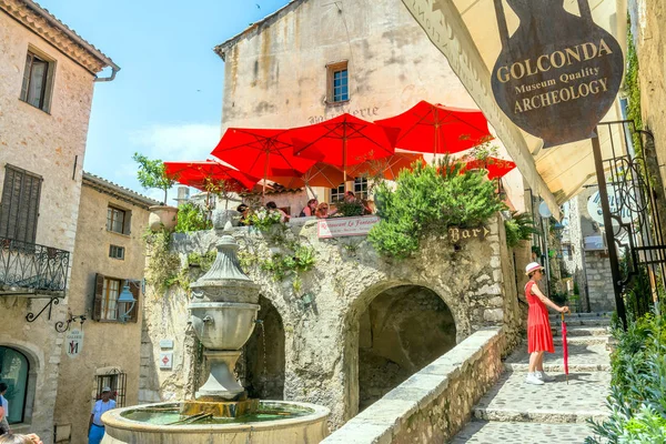 Typical narrow street in Saint Paul de Vence, France — Stock Photo, Image