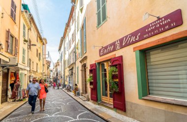 Sokak Görünümü'nde Antibes eski şehir, Fransa