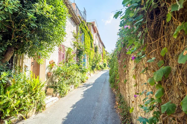 Street view in Antibes old town, France — Stock Photo, Image