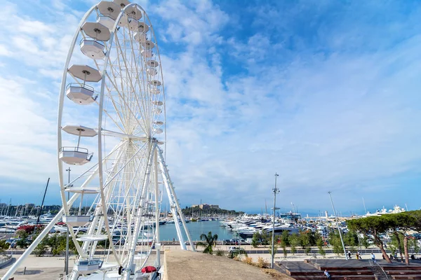 Roda e porto de Vauban em Antibes — Fotografia de Stock