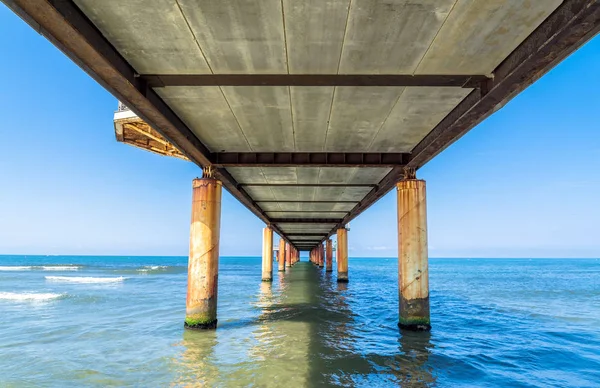 Muelle en Marina di Pietrasanta, Toscana, Italia —  Fotos de Stock