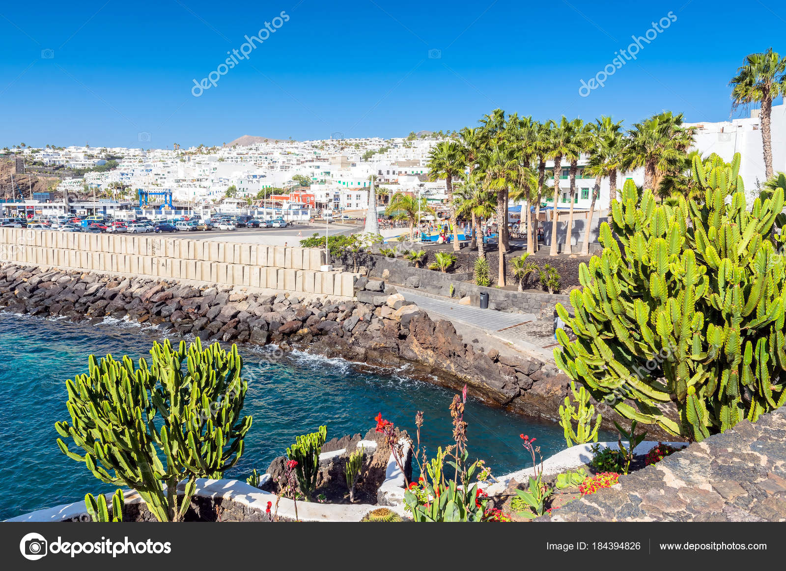 Pasarela en Puerto del Carmen, Lanzarote, España fotografía de stock