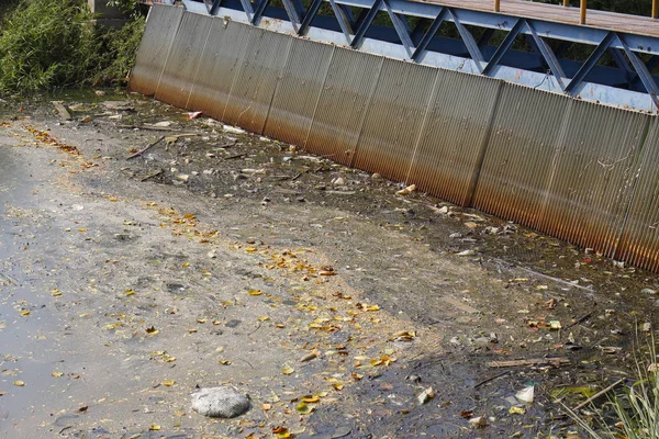 Junk in canal — Stock Photo, Image