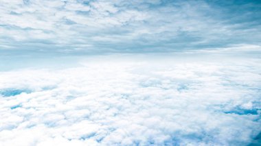 Fantezi mavi gökyüzü ve güzel bulutlar, kompozit için sonsuzluk anlayışı