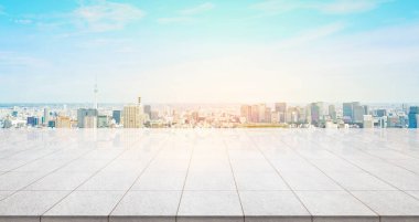 İş kavramı - panoramik modern cityscape kuş hava bakışı gündoğumu ve sabah altında bina ile boş mermer zemin üstü mavi parlak gökyüzü ve Tokyo skytree, Japonya için göstermek ya da montaj ürün