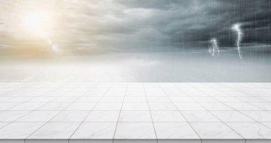 İş kavramı - boş mermer zemin üstü ekran veya montaj ürün için gündoğumu ve fırtına fırtına gri gökyüzü altında panoramik gökyüzü Manzaralı