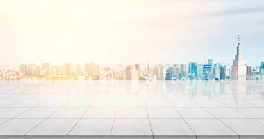 İş kavramı - panoramik modern cityscape kuş hava bakışı gündoğumu ve sabah altında bina ile boş beton zemin üstü mavi Tokyo, Japonya parlak gökyüzü görüntü için ya da ürün montaj