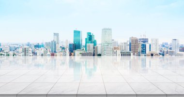 İş konsepti - Panoramik modern şehir manzaralı boş mermer zemin üstü gündoğumu ve sabah Tokyo, Japonya 'nın parlak mavi gökyüzü altında kuş bakışı görüntü veya montaj ürünü