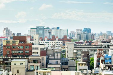 İş ve kültür kavramı - Tayvan dramatik sabah mavi bulutlu gökyüzü altında panoramik modern şehir manzarası kuş gözü havadan görünümü