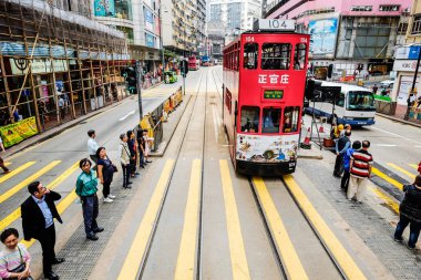 Kentsel günlük yaşam merkezi bölgesinde tramvay (araba Ding Ding, ünlü tramvay/bus), nüfuslu alanlar ve uluslararası iş ve finans merkezi Hong Kong(Hk), Çin