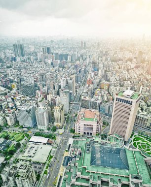 Emlak ve kurumsal inşaat iş kavramı: panoramik modern şehri kuş bakışı dramatik gündoğumu ve Taipei, Tayvan bina 101 sabah Mavi gökyüzünden