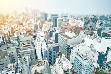 İş kavramı - sarmal kule ve dramatik gündoğumu ve Nagoya Tv Kulesi Nagoya, Japonya üzerinde sabah mavi gökyüzü altında midland Meydanı panoramik modern şehir manzarası kuş gözü havadan görünümü