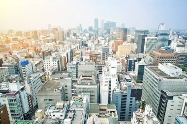 İş kavramı - sarmal kule ve dramatik gündoğumu ve Nagoya Tv Kulesi Nagoya, Japonya üzerinde sabah mavi gökyüzü altında midland Meydanı panoramik modern şehir manzarası kuş gözü havadan görünümü