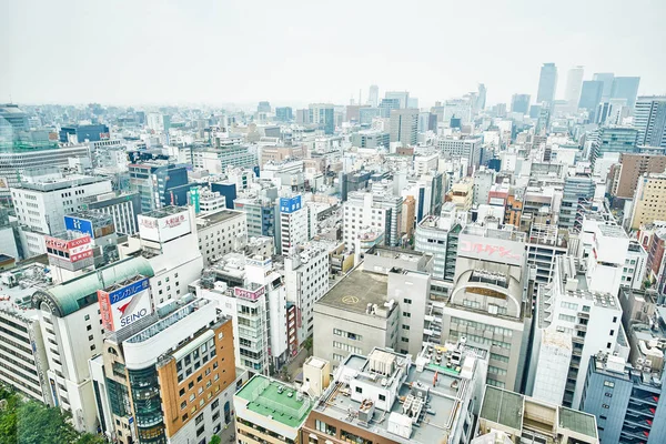 Koncepcja biznesowa - panoramiczny nowoczesne miasto skyline ptak oko ptaka z pierwszej wieży i midland placu pod dramatyczne chmury i rano jasne błękitne niebo na Nagoya Tv Tower w Nagoya, Japonia — Zdjęcie stockowe