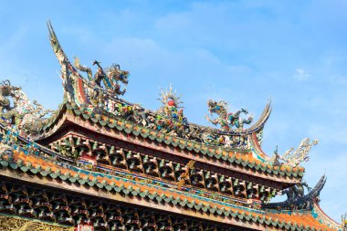 Asya kültür kavramı - ünlü miras Simgesel Yapı, geleneksel eski oryantal Çince Tapınak, Taipei, Tayvan lungshan güzel dekorasyon çatı