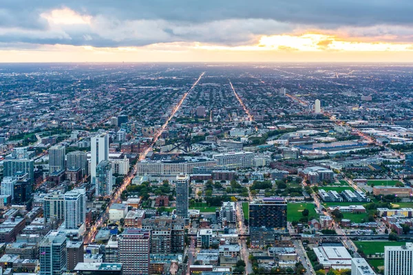 Skyline van de stad vanuit de lucht in Chicago, Amerika — Stockfoto