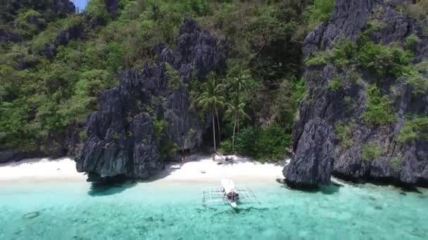 Drone Footage av Entalula ö nära El Nido i Palawan Filippinerna — Stockvideo