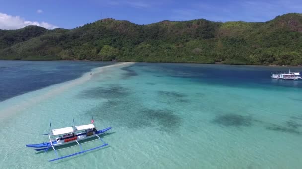 Drone кадри змія острів поблизу El Nido Філіппінах Палаван — стокове відео
