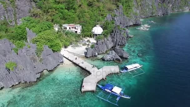 Drone felvételeket a Matinloc szentély sziget El Nido a Palawan Fülöp-szigetek — Stock videók