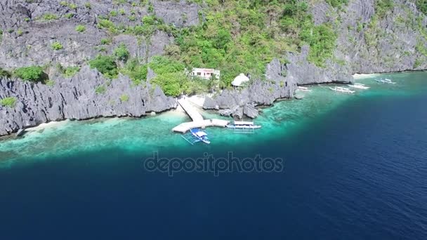 DRONY záběry Matinloc svatyně. ostrov El Nido v Palawan, Filipíny — Stock video