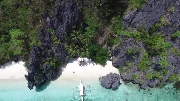 Drohnenaufnahmen von der Entalula-Insel in der Nähe von El Nido auf den palawanesischen Philippinen — Stockvideo