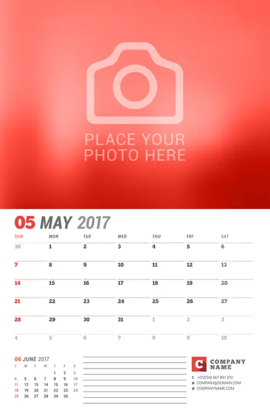 Wandkalender Planer für 2017 Jahr. Vektordruckvorlage mit Platz für Foto. Die Woche beginnt am Sonntag. 2 Monate auf Seite. Mai — Stockvektor