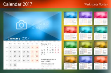 2017 Yılı Masa Takvimi. Hafta Pazartesi başlar. Sayfada 2 Ay. 12 Ay'a ayarlandı. Fotoğraf Yeri ile Vektör Tasarım Yazdırma Şablonu