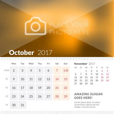 Ekim 2017. 2017 Yılı Masa Takvimi. Hafta Pazartesi başlar. Sayfada 2 Ay. Fotoğraf Yeri ile Vektör Tasarım Yazdırma Şablonu