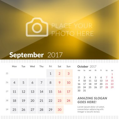 Eylül 2017. 2017 Yılı Masa Takvimi. Hafta Pazartesi başlar. Sayfada 2 Ay. Fotoğraf Yeri ile Vektör Tasarım Yazdırma Şablonu